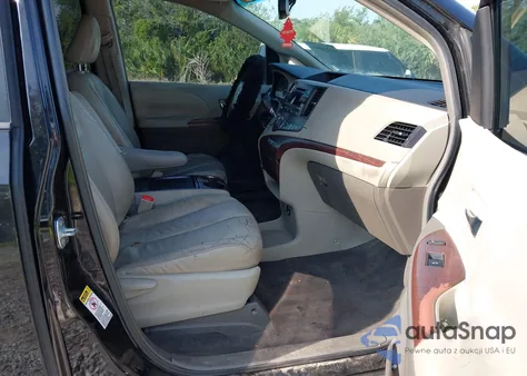 2011 Toyota Sienna Xle V6 z USA, uszkodzony, nr VIN 5TDYK3DC7BS051241